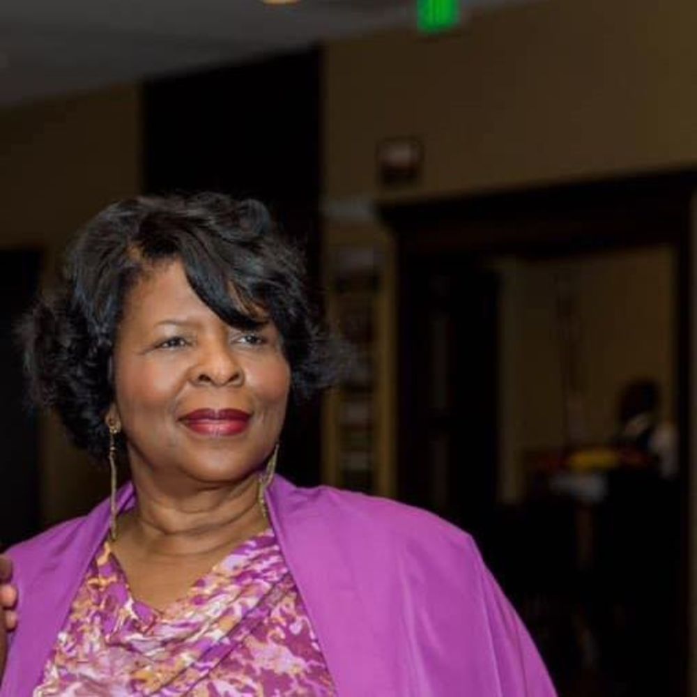 Meet your Posher, Antionette